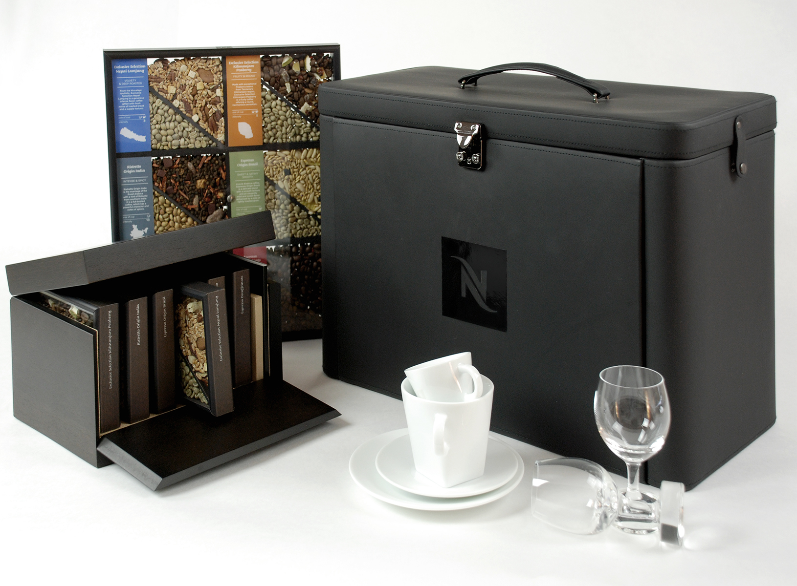 nespresso fine dinning box, ensemble valise ert présentation, packaging design, dégustation et collection de café grands crus. chloé genet chloegenet.ch