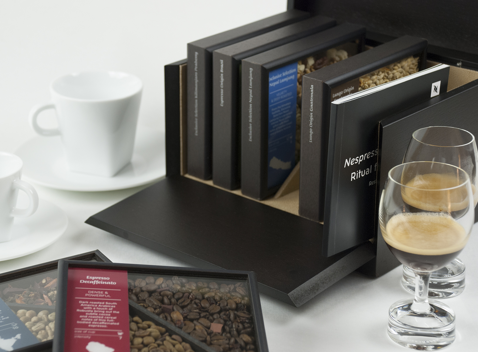 nespresso fine dinning box, boîte et cadre café, packaging design, dégustation et collection de café grands crus. chloé genet chloegenet.ch
